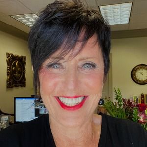 Meet your Posher, Paula